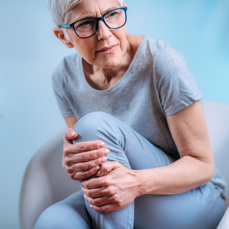 An older woman with knee pain seeks muscle recovery and pain relief.